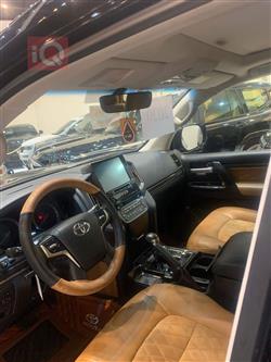 تۆیۆتا لاند کروزەر